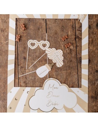 Cadre photo « Mon doux bébé » XXL 57.5x80 cm avec motifs ruban et sucette en bois sur plancher en bois.