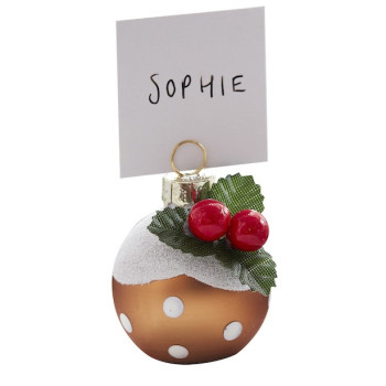 Marque-places Boule de Noël en forme de boule décorative dorée avec neige, feuilles vertes et baies rouges décorant le haut, éti
