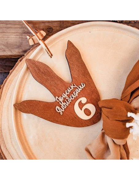 Dinosaurier-Stufen aus Holz – Prähistorische Tischdekoration