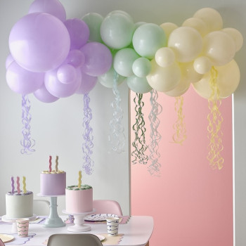 Arche de ballons couleurs pastel avec pompons - Déco de fête - Bellefete.ch