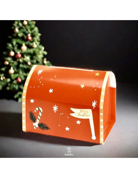 Rote Briefkasten-Post mit Weihnachtsdekor, Glocke, Sternen und Candycane, kurzes Schild “Merry Christmas” vor festlichem Hinterg