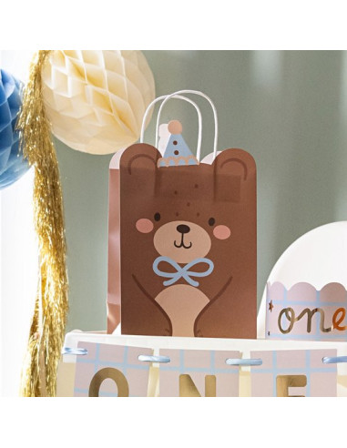 Sac cadeau en forme d’ours en peluche brun avec nœud bleu, belle décoration anniversaire ou baby shower.