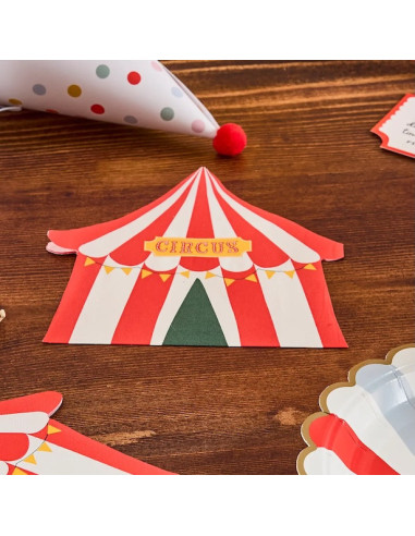 Pappaufsteller eines Zirkuszelt-Themas aus Papier, rot-weiße Streifen, Banner Circus, als Partydeko für Kindergeburtstag.