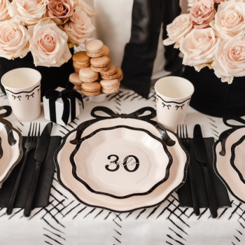 Assiettes en papier Hello 30 crème, noir et argent – décoration anniversaire 30 ans | BelleFete.ch 2