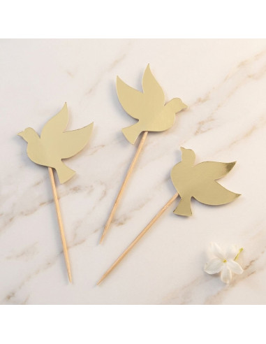 Décorations à cupcakes en forme d’oiseaux dorés sur pics en bois, prêt à garnir un baptême ou une communion.