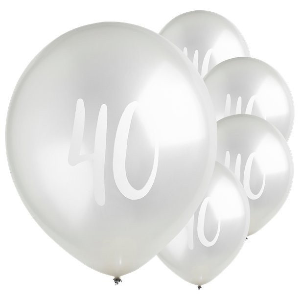 Silberne Latexballons zum 4. Geburtstag in der Schweiz