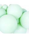Pastellfarbene pistaziengrüne Luftballons in der Schweiz